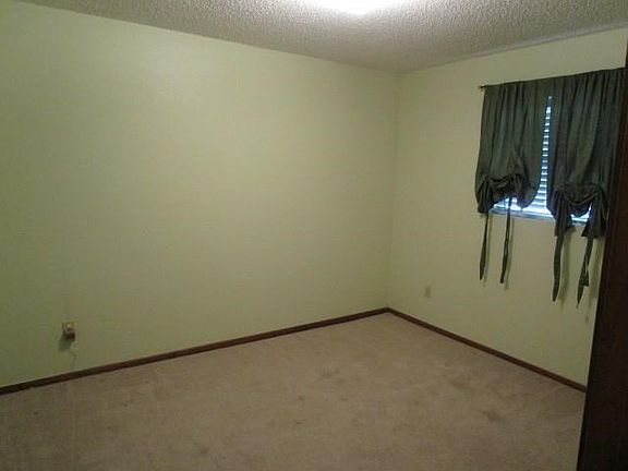 2nd image of 130 Willow Wood Dr
