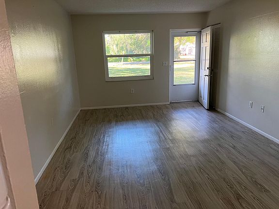 4th image of 4012 Murdock Ave APT 1