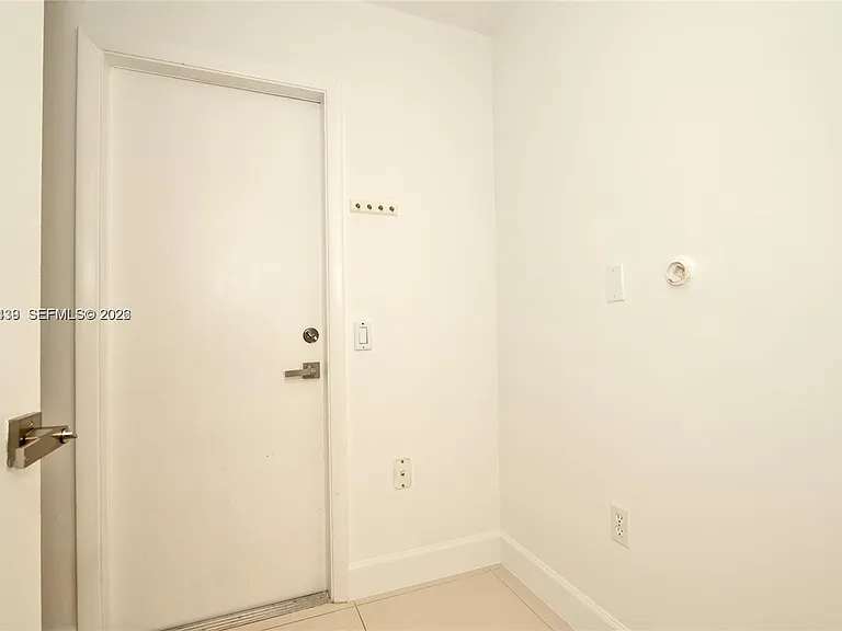 889 Sand Creek Cir — Photo 18