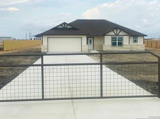 643 County Road 5715, Natalia, TX 78059