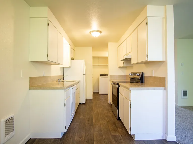 147A - Park Place Apartments — Photo 7