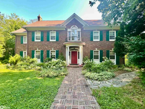 707 E Burlington Ave, Fairfield, IA 52556