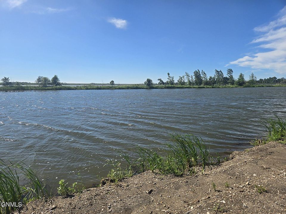 1st image of 102 Round Lake Rd