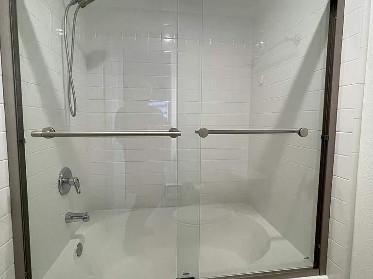 Primary en-suite