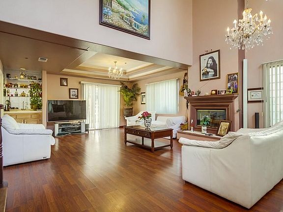 4th image of 9441 Lemona Ave