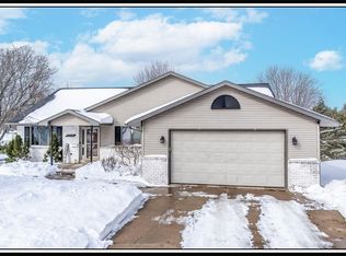 1725 Smith St, New London, WI 54961