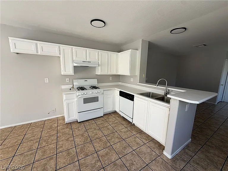 1864 Star Sapphire Ct — Photo 16