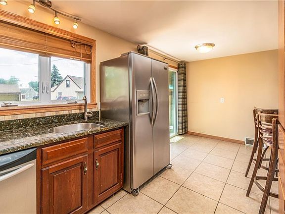 4th image of 47 Duchess Ct