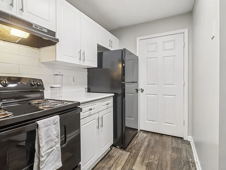 Walden Brook Apartments — Photo 8