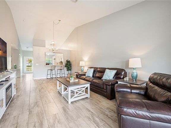 5th image of 367 Dover PL #1002