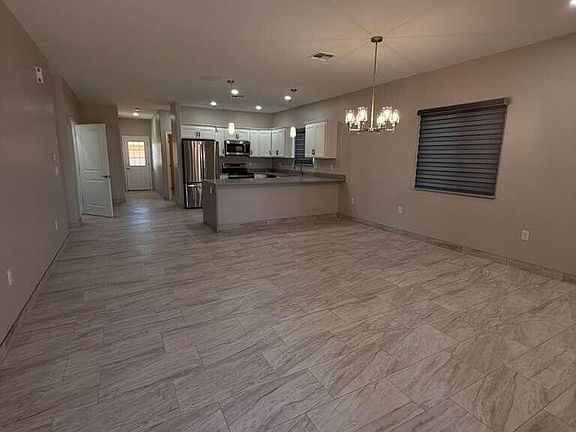 3rd image of 55 Calle Etopia