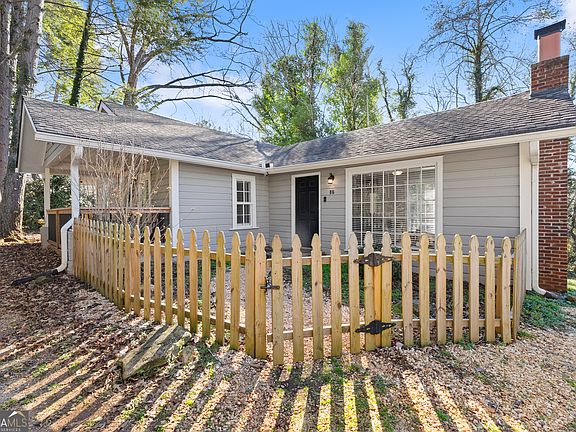 2nd image of 86 Pine St