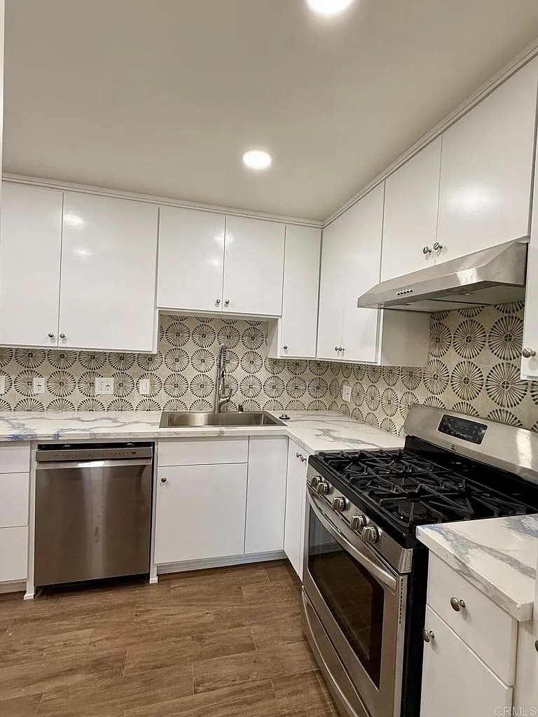 4 bed, 2100 sqft, $4,495 — Photo 3