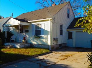 7 Warren St, Smithfield, RI 02917