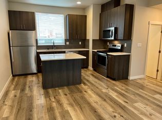 7622 SE Washington St, Portland, OR 97215