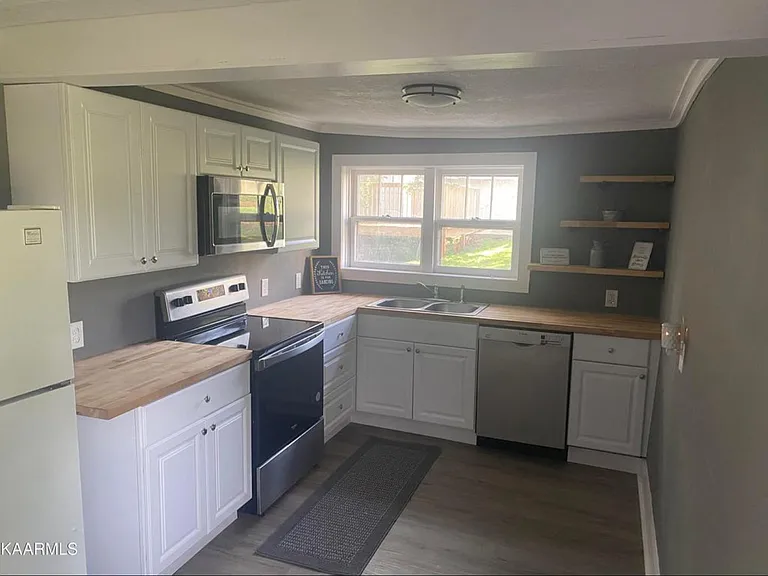206 Ferry St — Photo 12