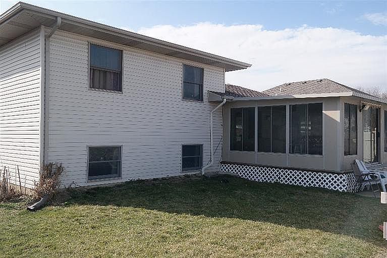 2nd image of 1713 Capitol Dr