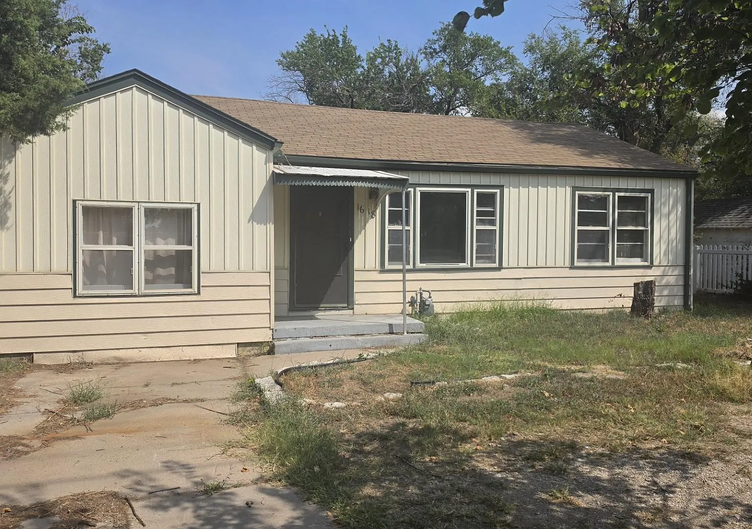 1618 E Avenue G — Photo 1