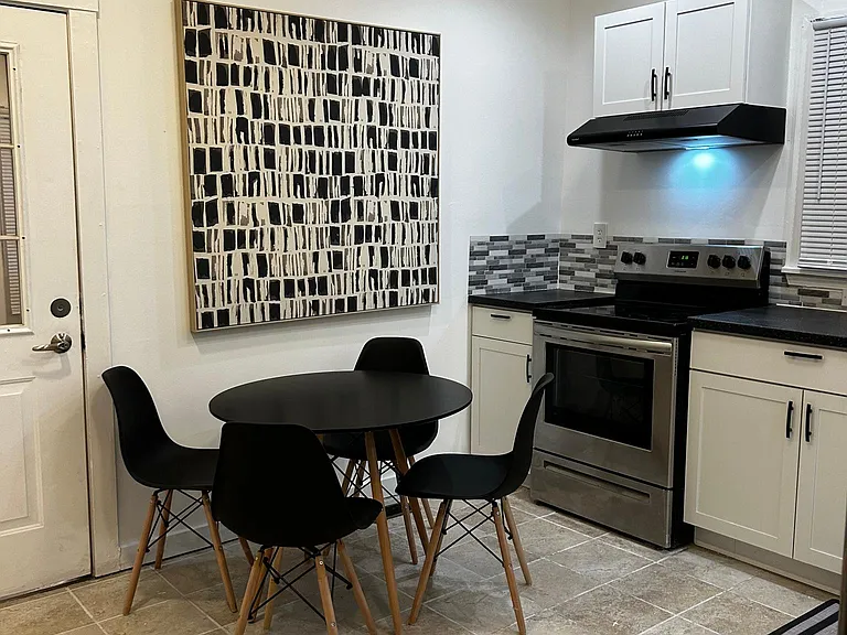 519 S Albany St #1 — Photo 6