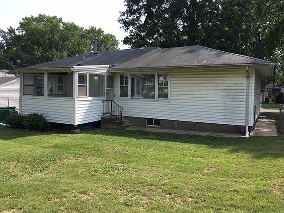 4th image of 1115 Hoyt Dr