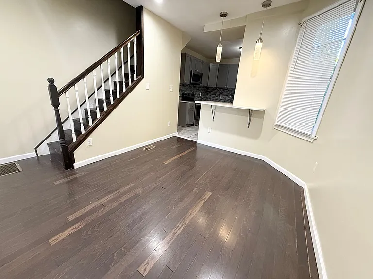 7275 Saybrook Ave — Photo 12