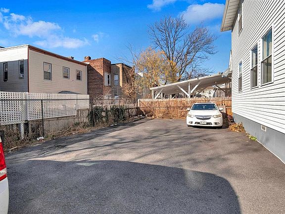 3rd image of 133 Pearsall Ave