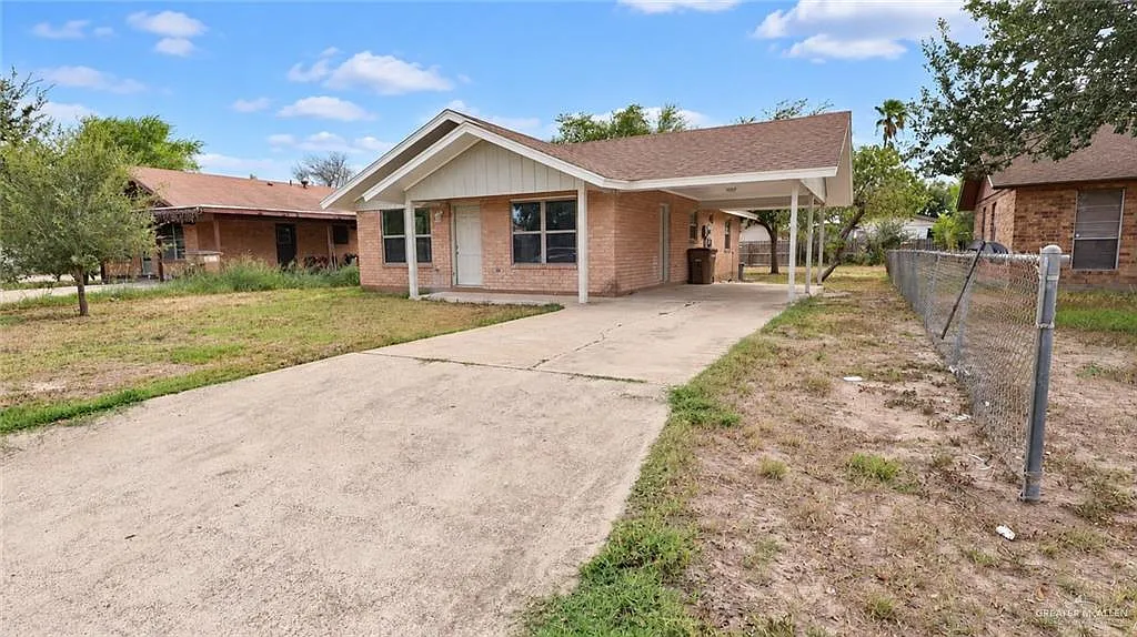3 bed, 1.0 bath, 1092 sqft, $1,350 — Photo 2