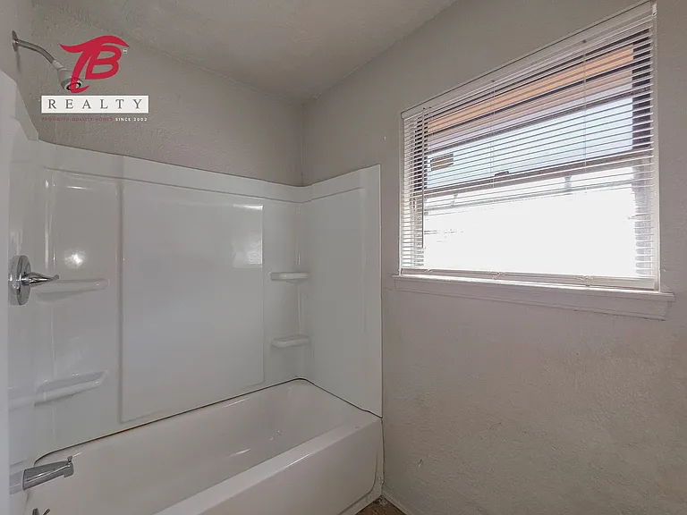 6811 Lyrewood Ln — Photo 52