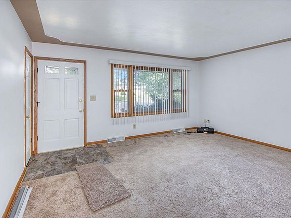 2nd image of 210 McKinley Ave N