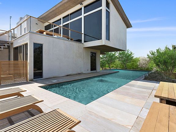 3rd image of 319 Marine Blvd