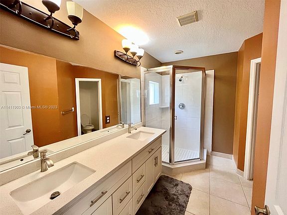 4th image of 3113 N Evergreen Cir
