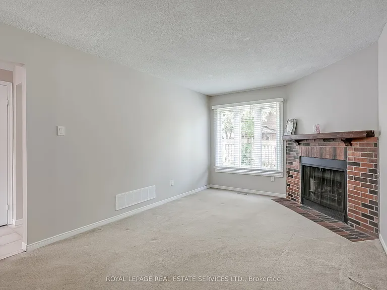 265 Mississaga St — Photo 12