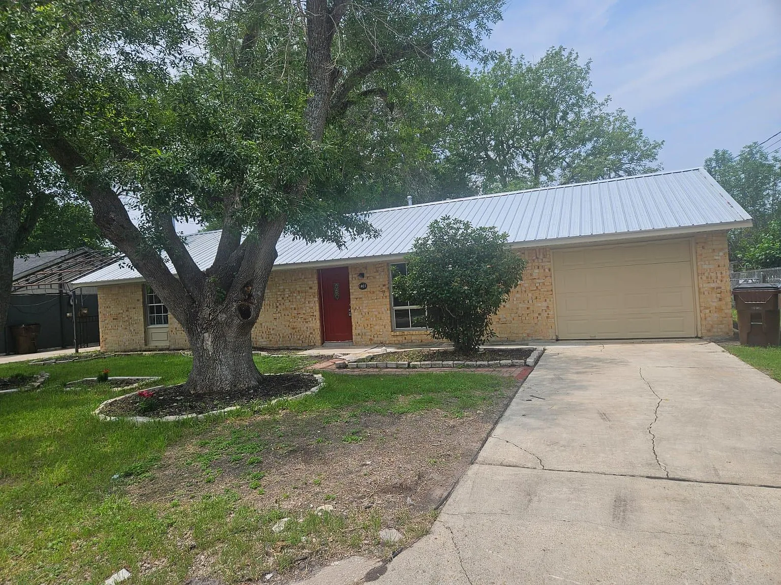 4 bed, 2.0 bath, 1125 sqft, $1,799 — Photo 2