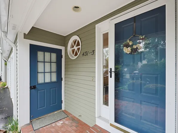 431 Main St APT 3, Medfield, MA 02052