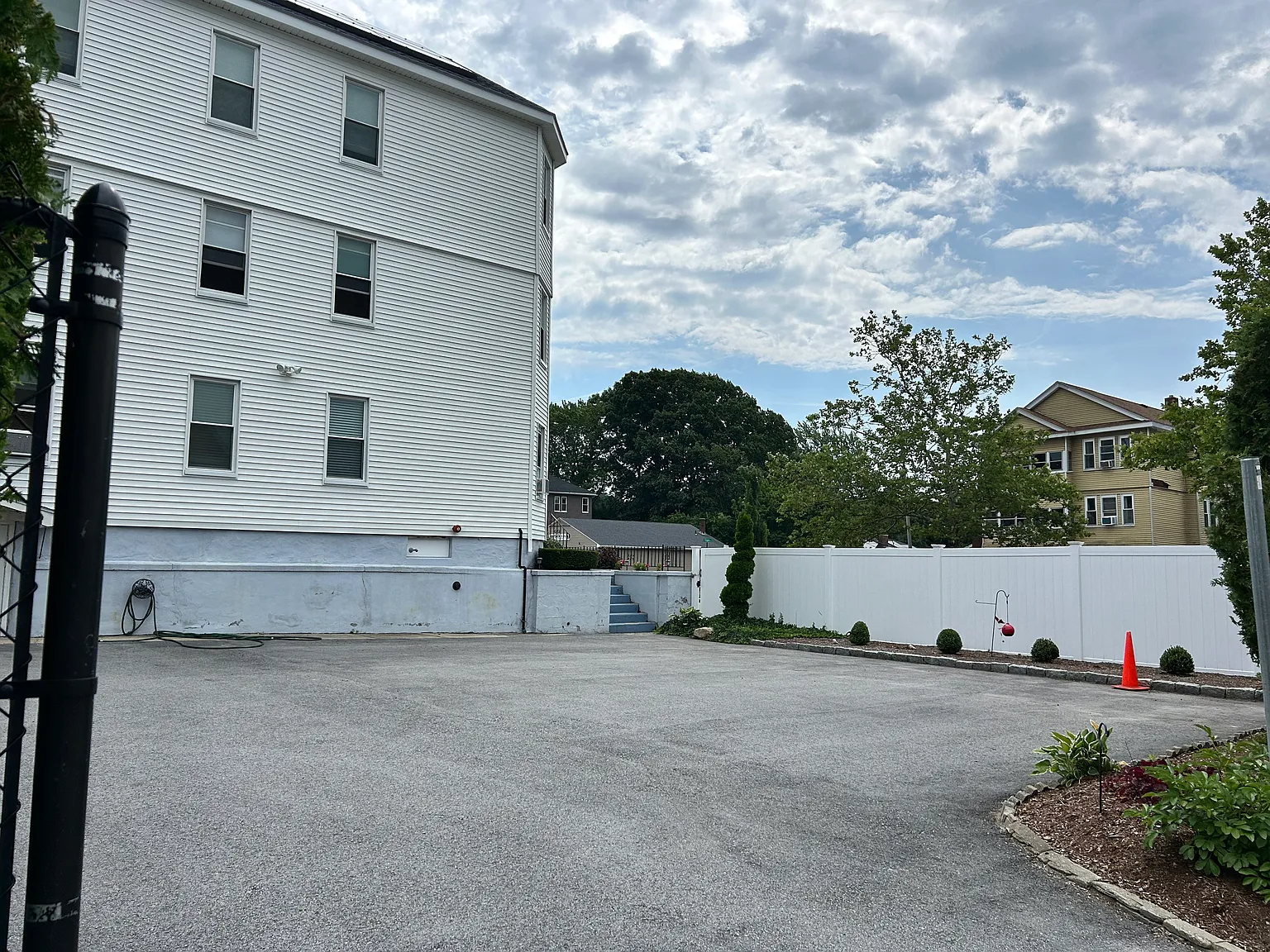 327 Hamilton St — Photo 2
