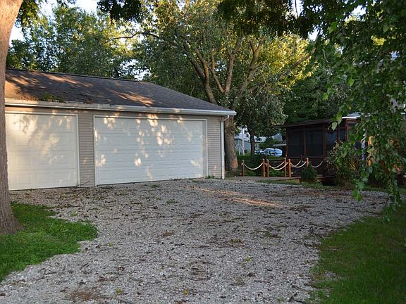 Huge 3 car garage built 2006