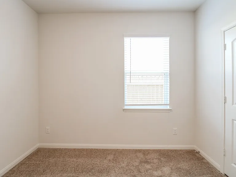 26836 Steinbeck Dr — Photo 9