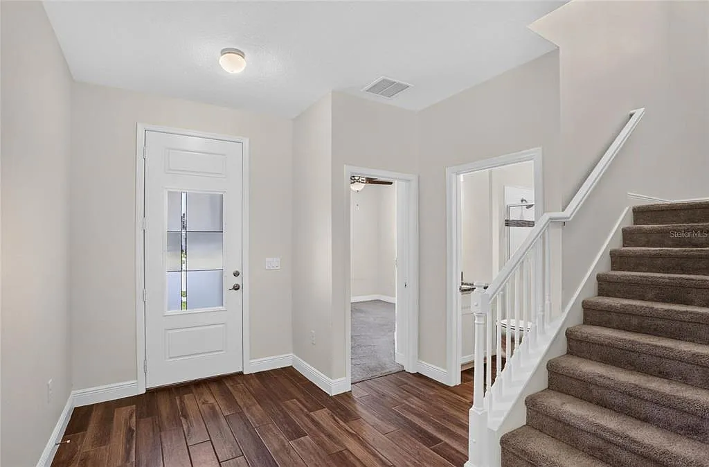5 bed, 3.0 bath, 2672 sqft, $3,100 — Photo 4