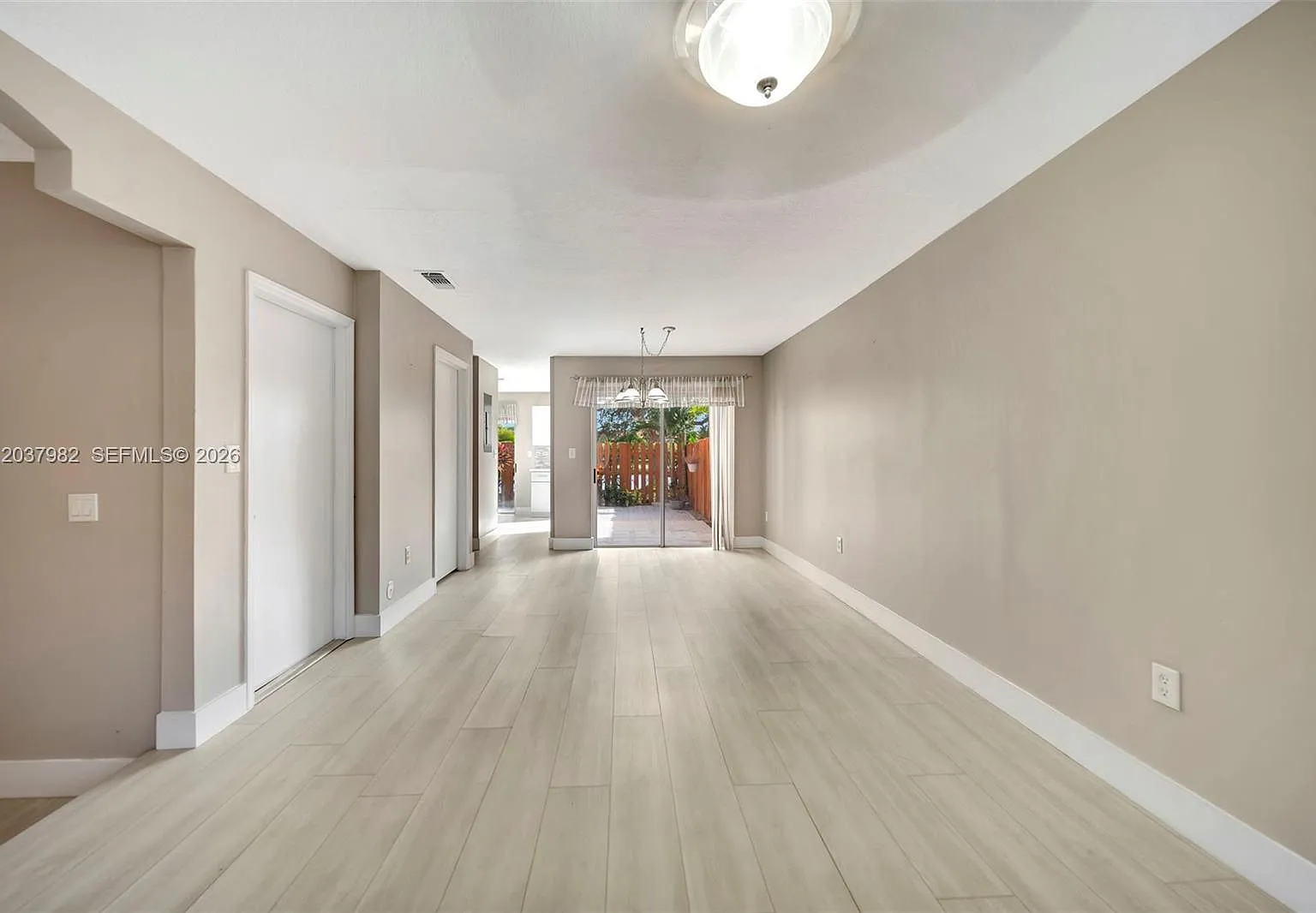 3 bed, 1220 sqft, $3,300 — Photo 3