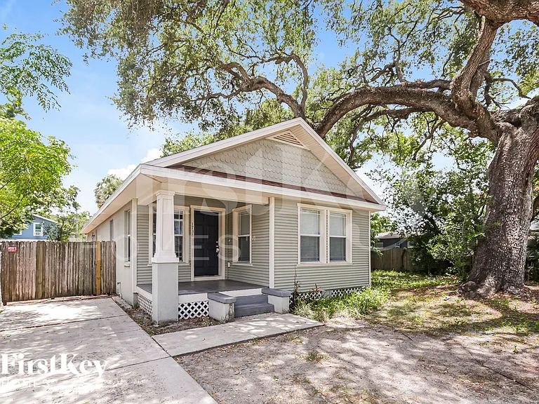 1736 W Pine St — Photo 2
