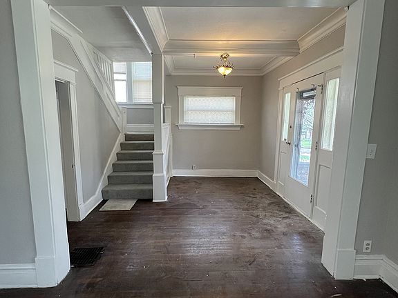 3rd image of 3850 E 62nd St