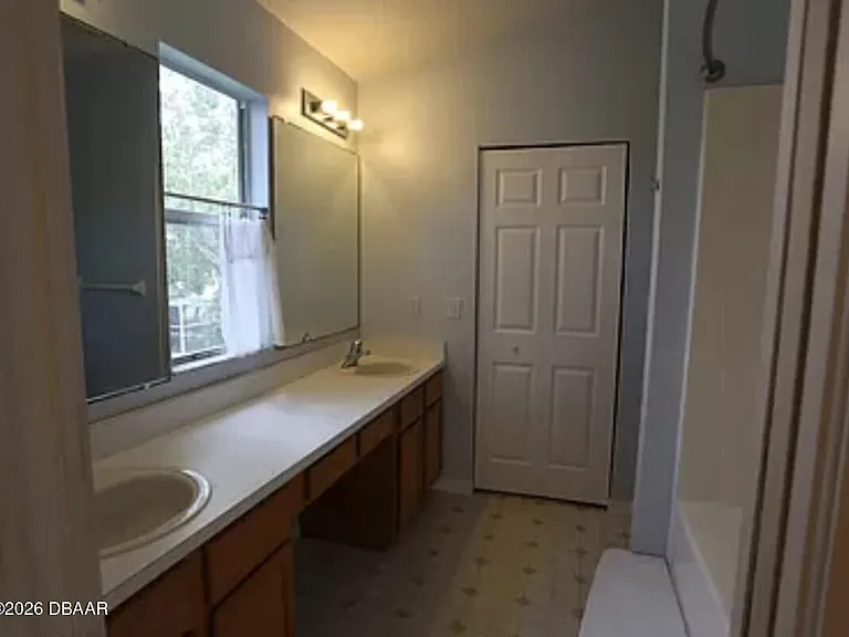 2266 N Normandy Blvd — Photo 9