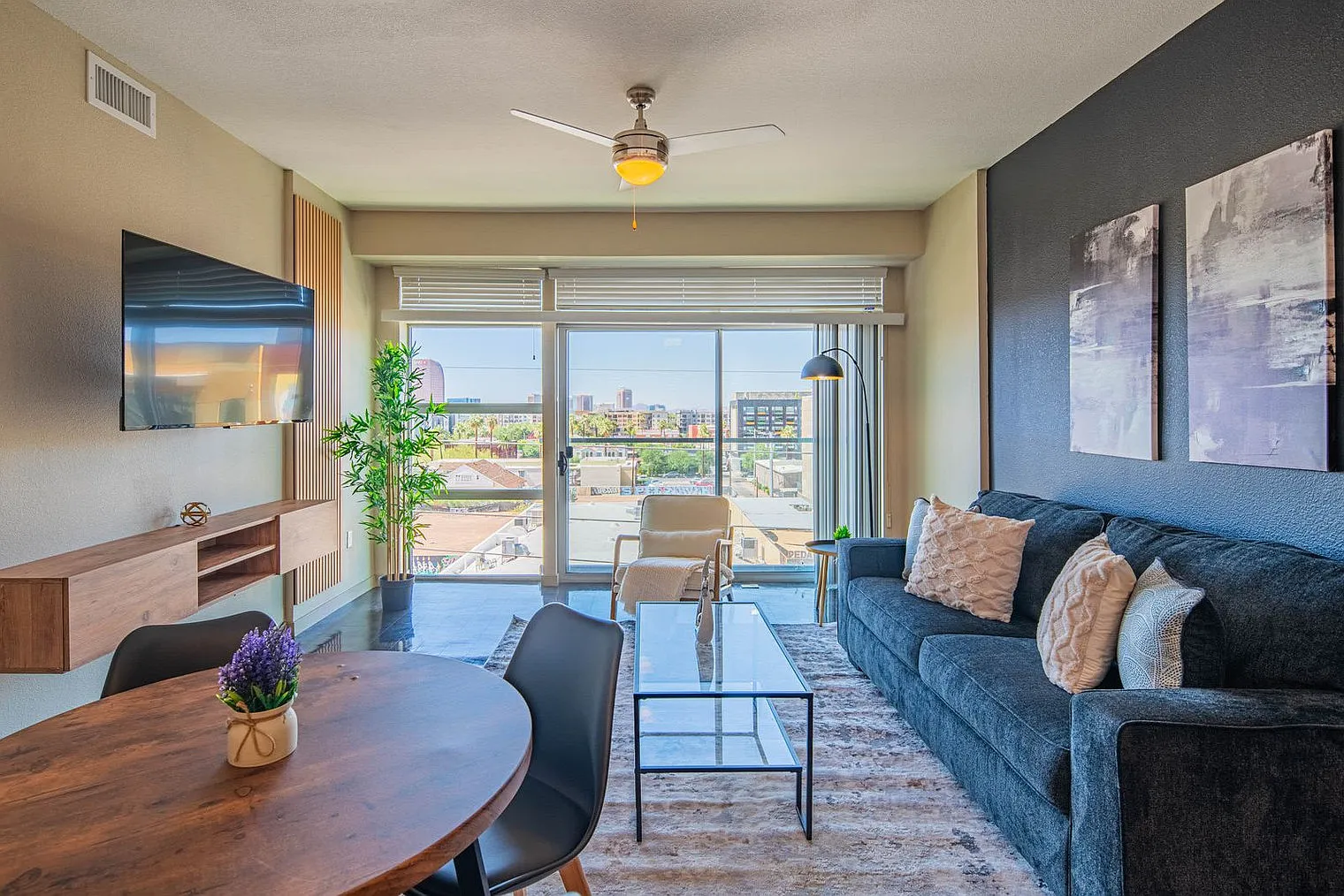 2 bed, 2.0 bath, 990 sqft, $5,067 — Photo 2