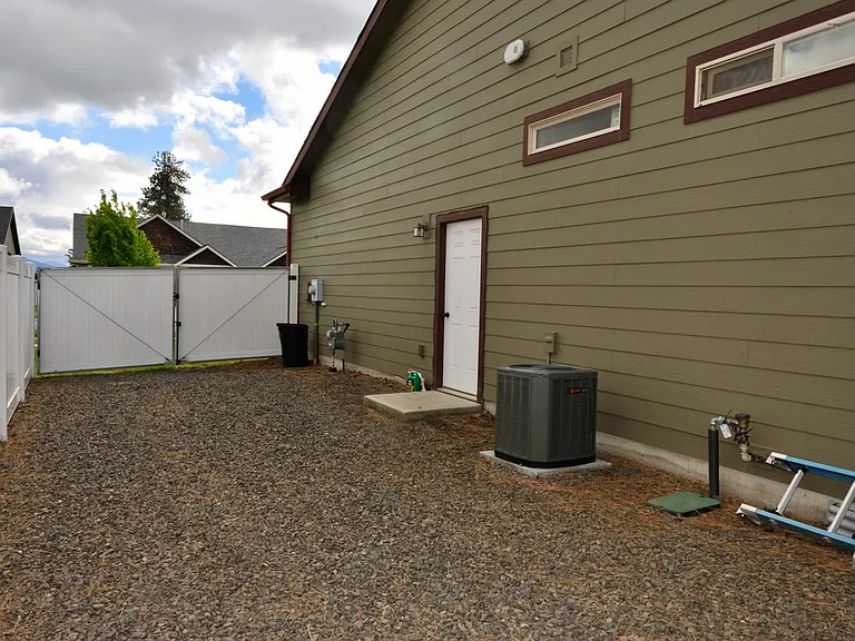 1399 N Brady St — Photo 35