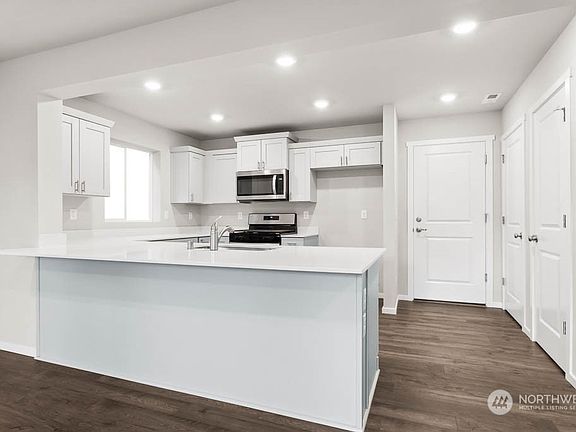 5th image of 909 Bradley Street NE #0056