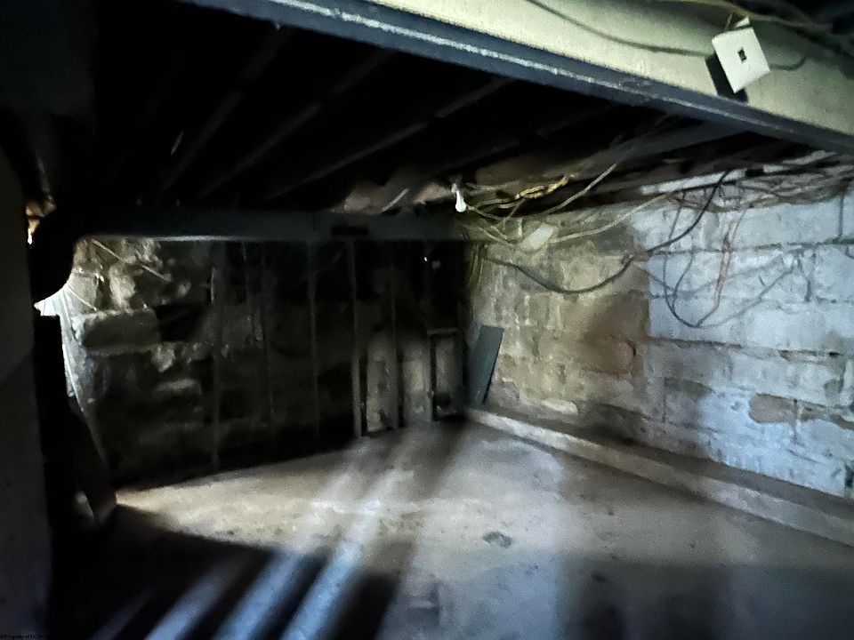 16th image of 146 Roy Rd
