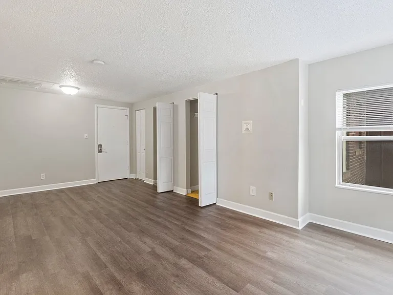 Balsam Avenue Apartments - The Courts — Photo 8