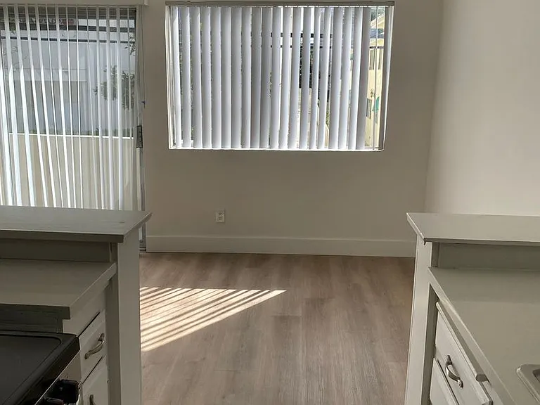 1407 Brockton Ave — Photo 8