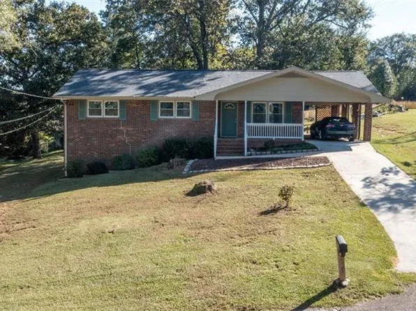 469 Plantation Dr, Winder, GA 30680
