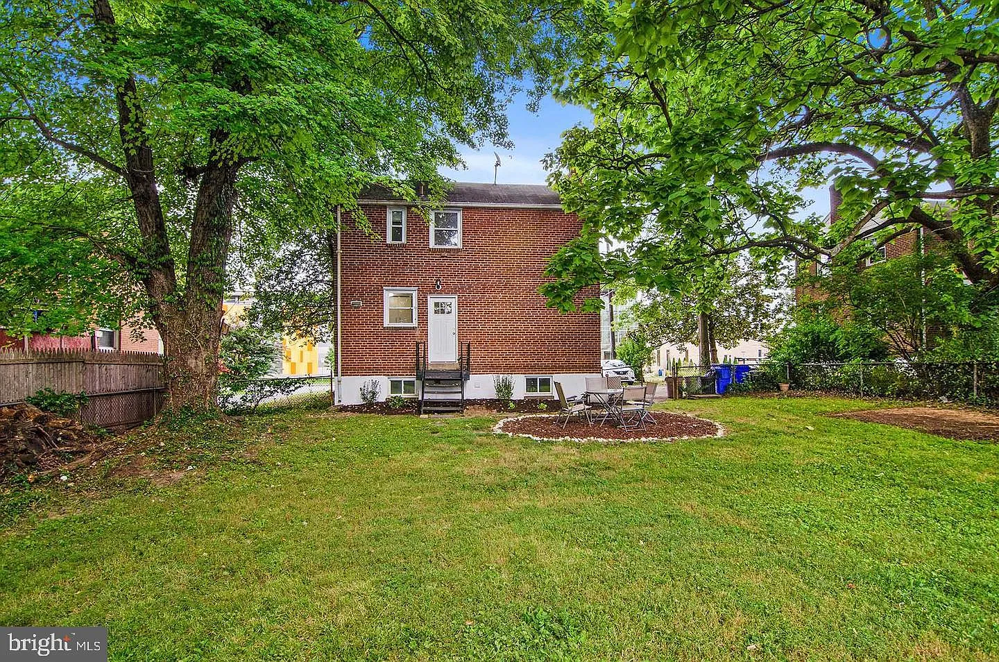 3 bed, 2.0 bath, 1488 sqft, $3,000 — Photo 2